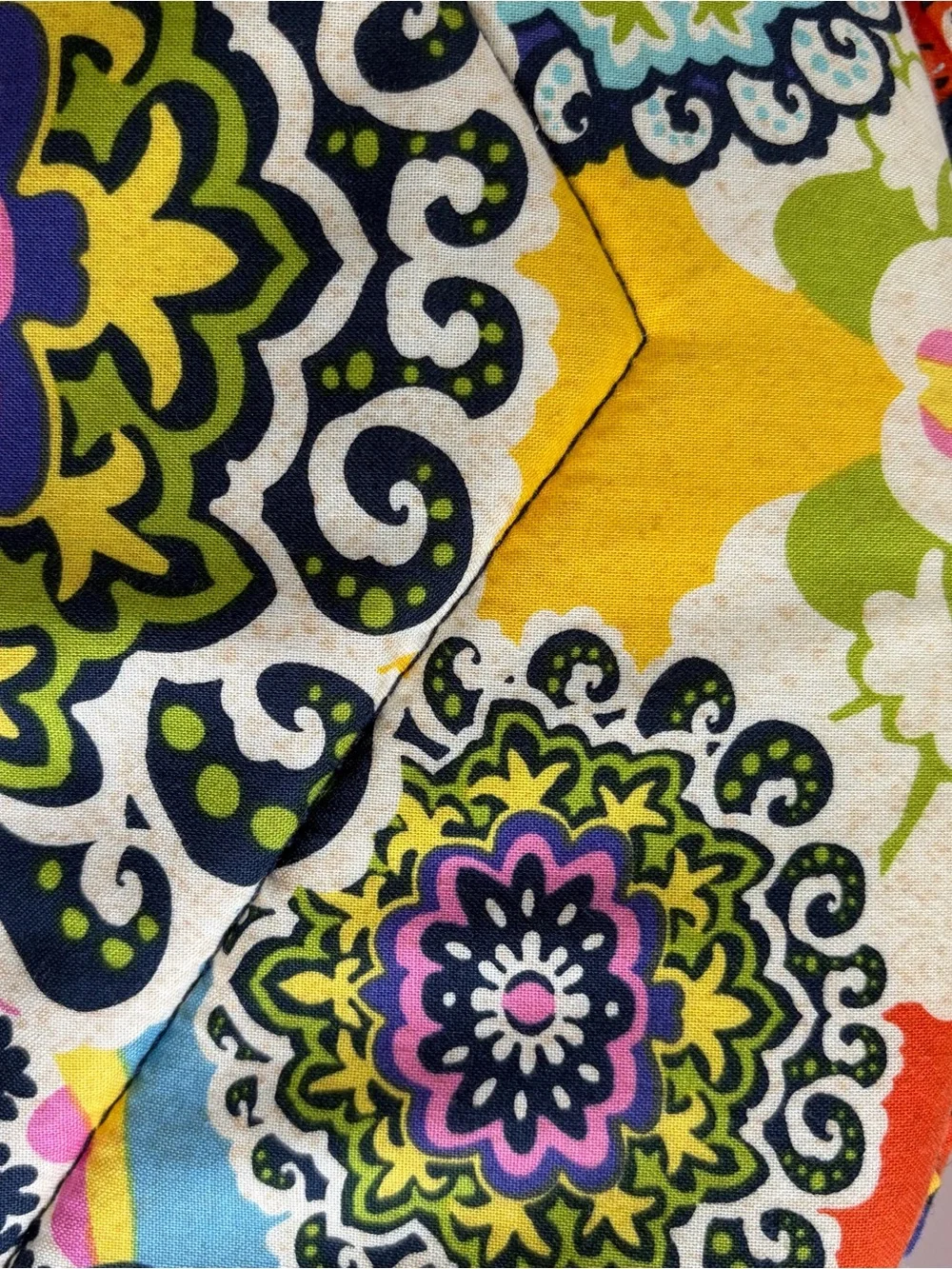 Vera Bradley fast laptop medallion